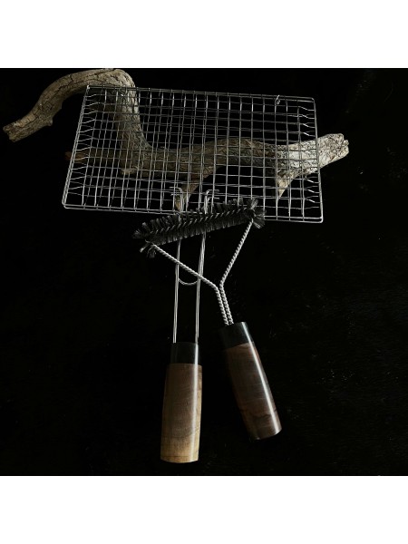 Решітка гриль "Ковбаски" + щітка (горіх стабілізований)